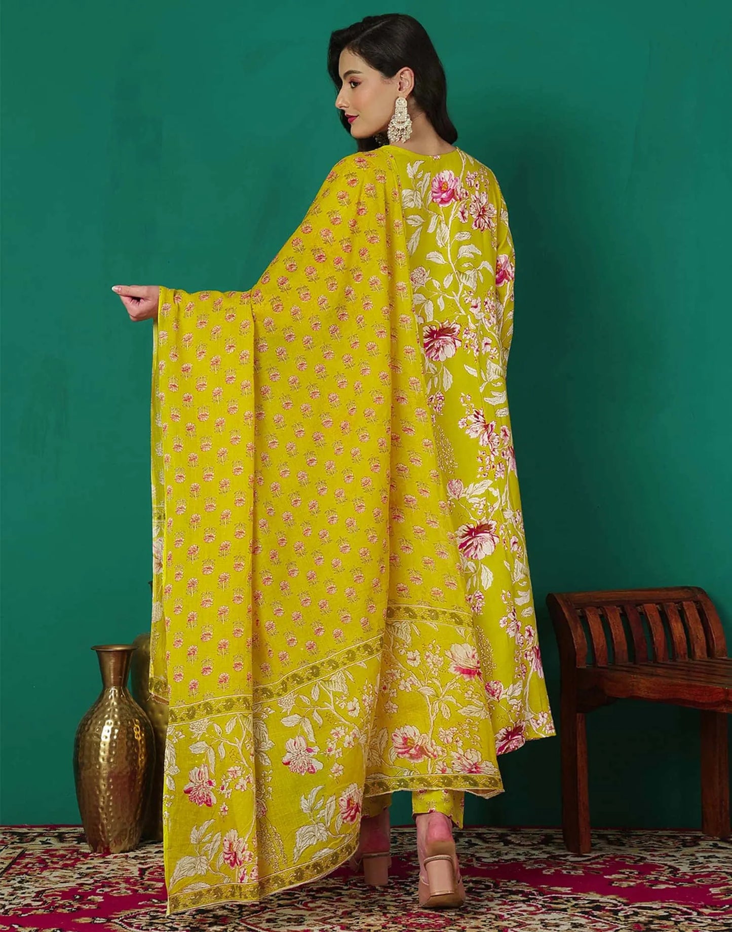 affordable v neck kurta set 