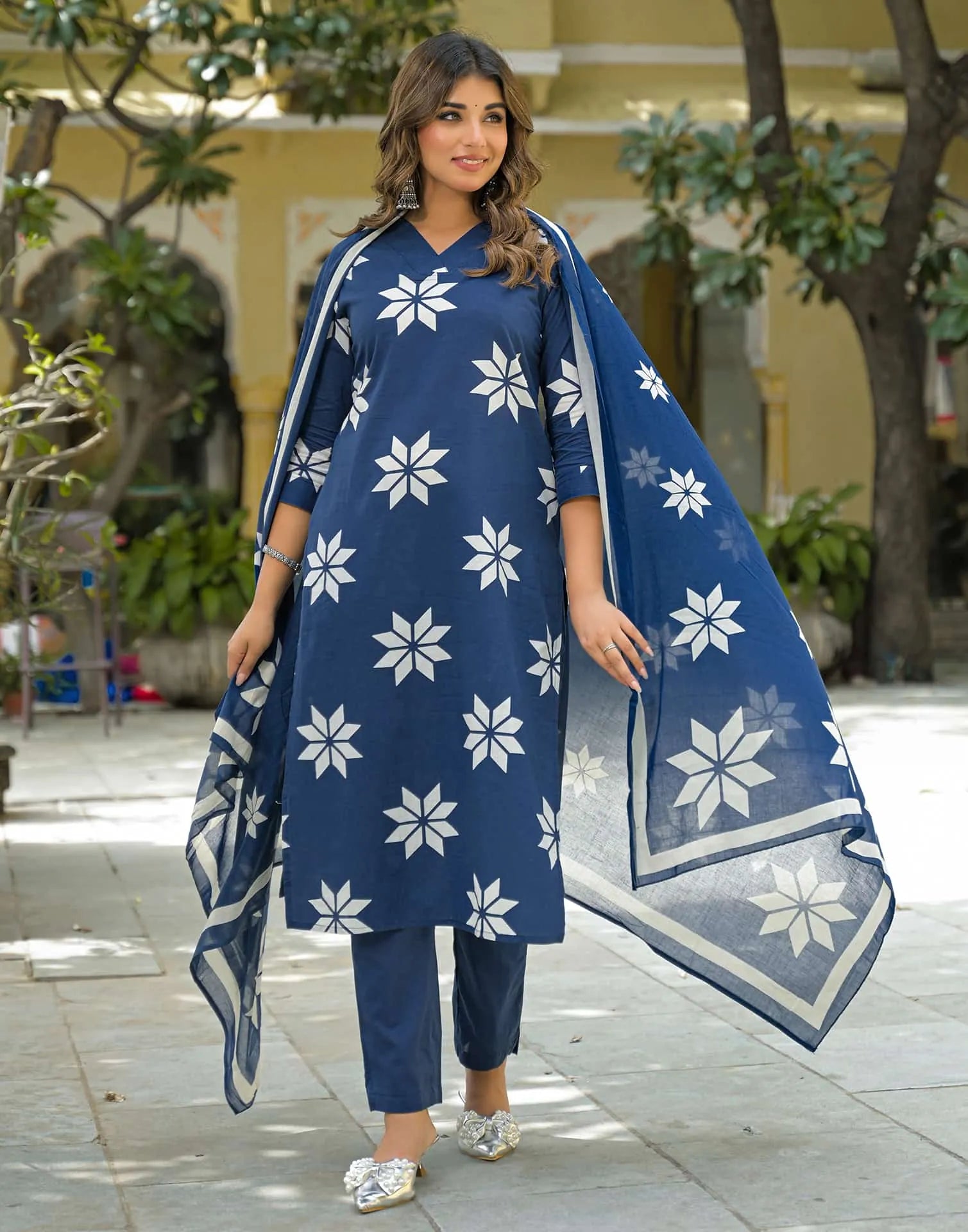 Skylee Viscose Rayon Printed Straight 3 Piece Kurta Set For Woman