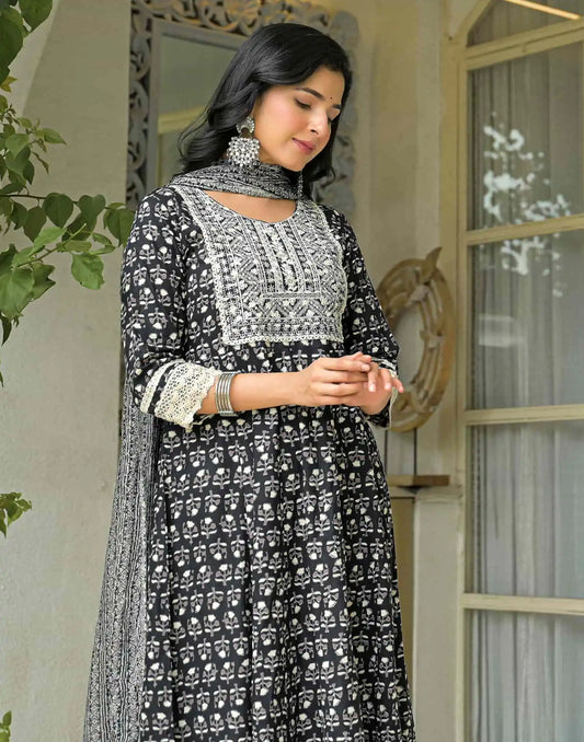 affordable round neck kurta set 