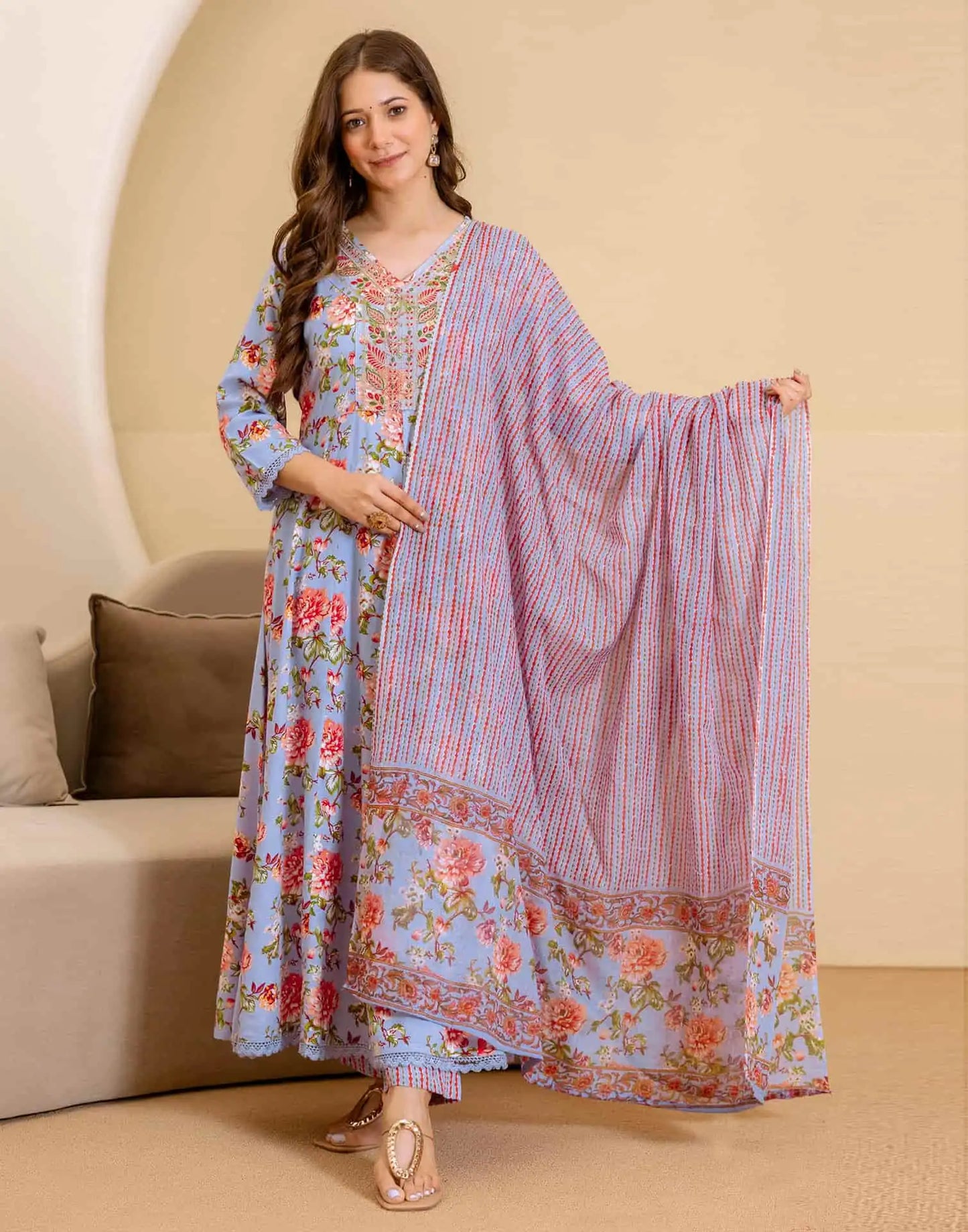 Affordable v neck kurta set 