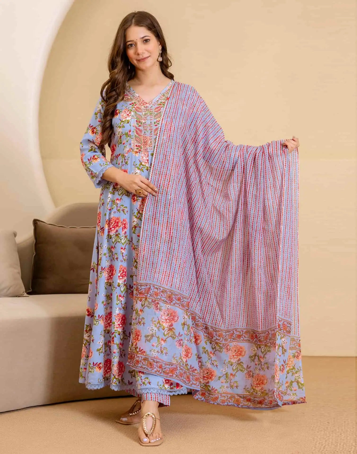 Affordable v neck kurta set 