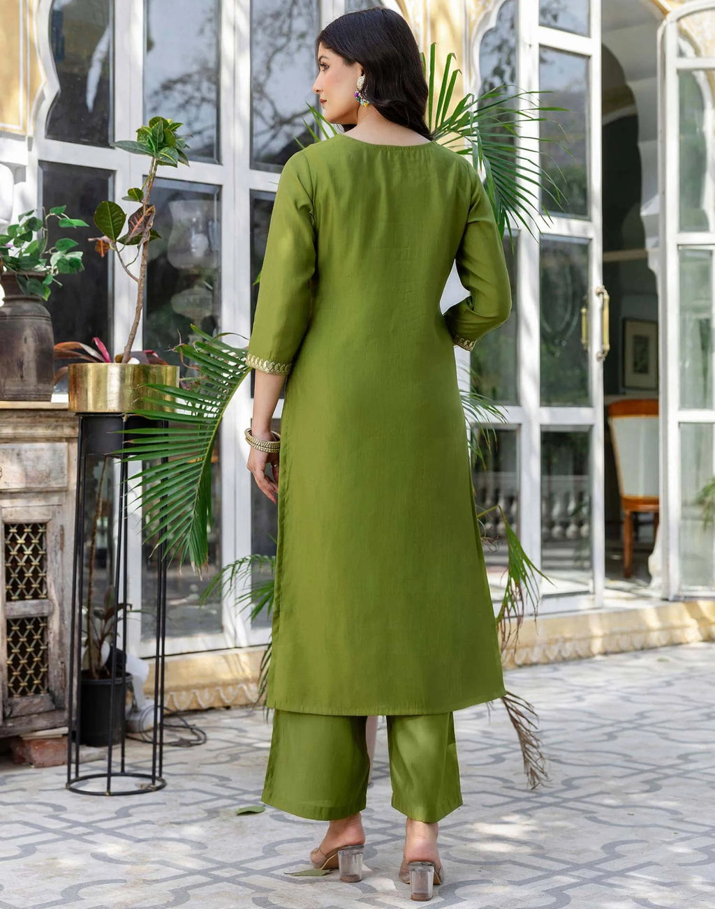 Skylee Silk Blend Embroidered Straight 3 Piece Kurta Set For Woman