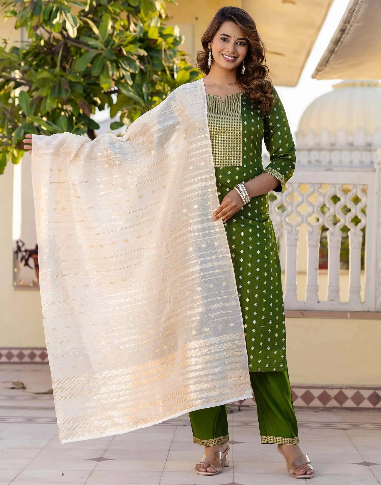 affordable v neck kurta set 