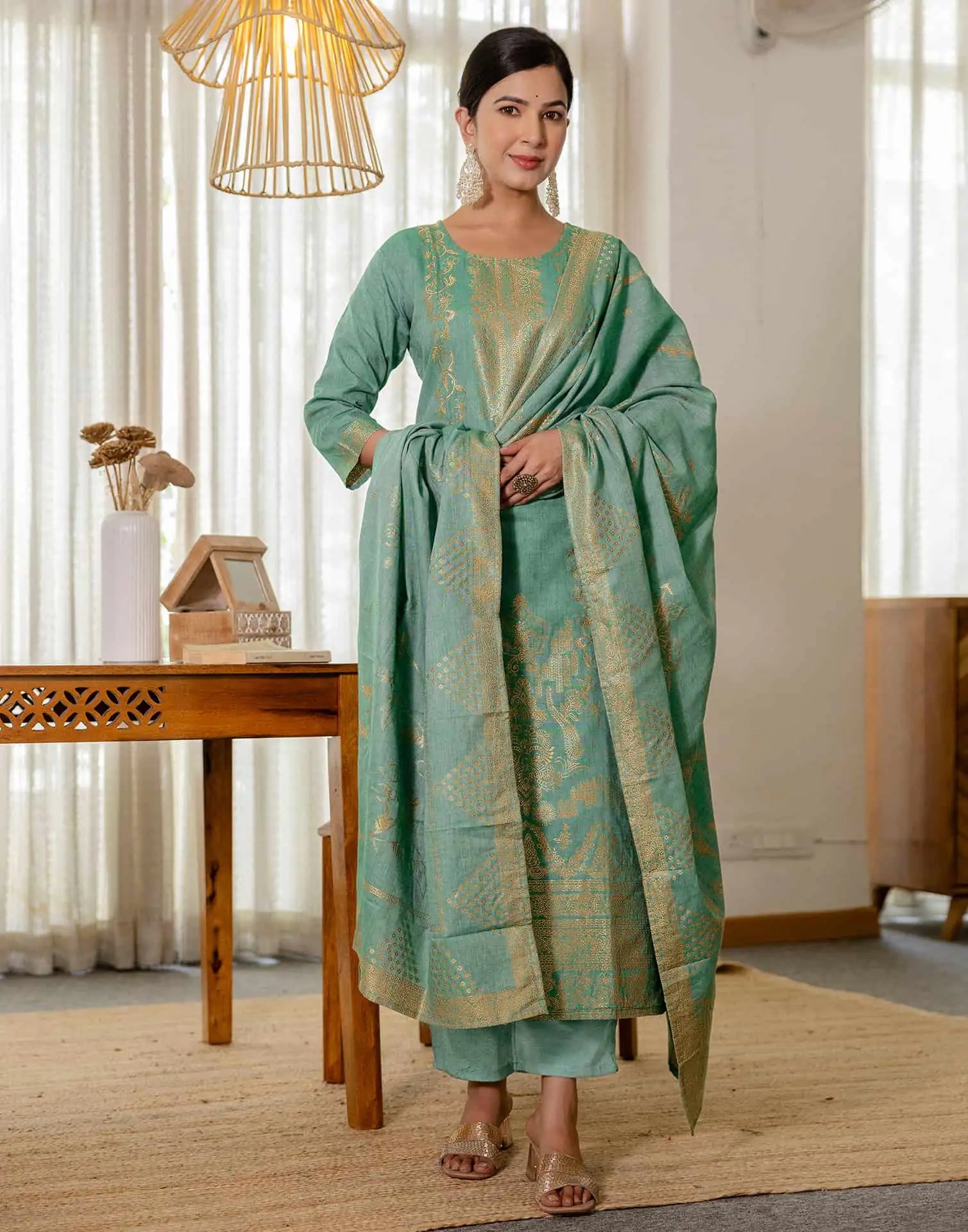 Skylee Cotton Woven Woven Straight 3 Piece Kurta Set For Woman