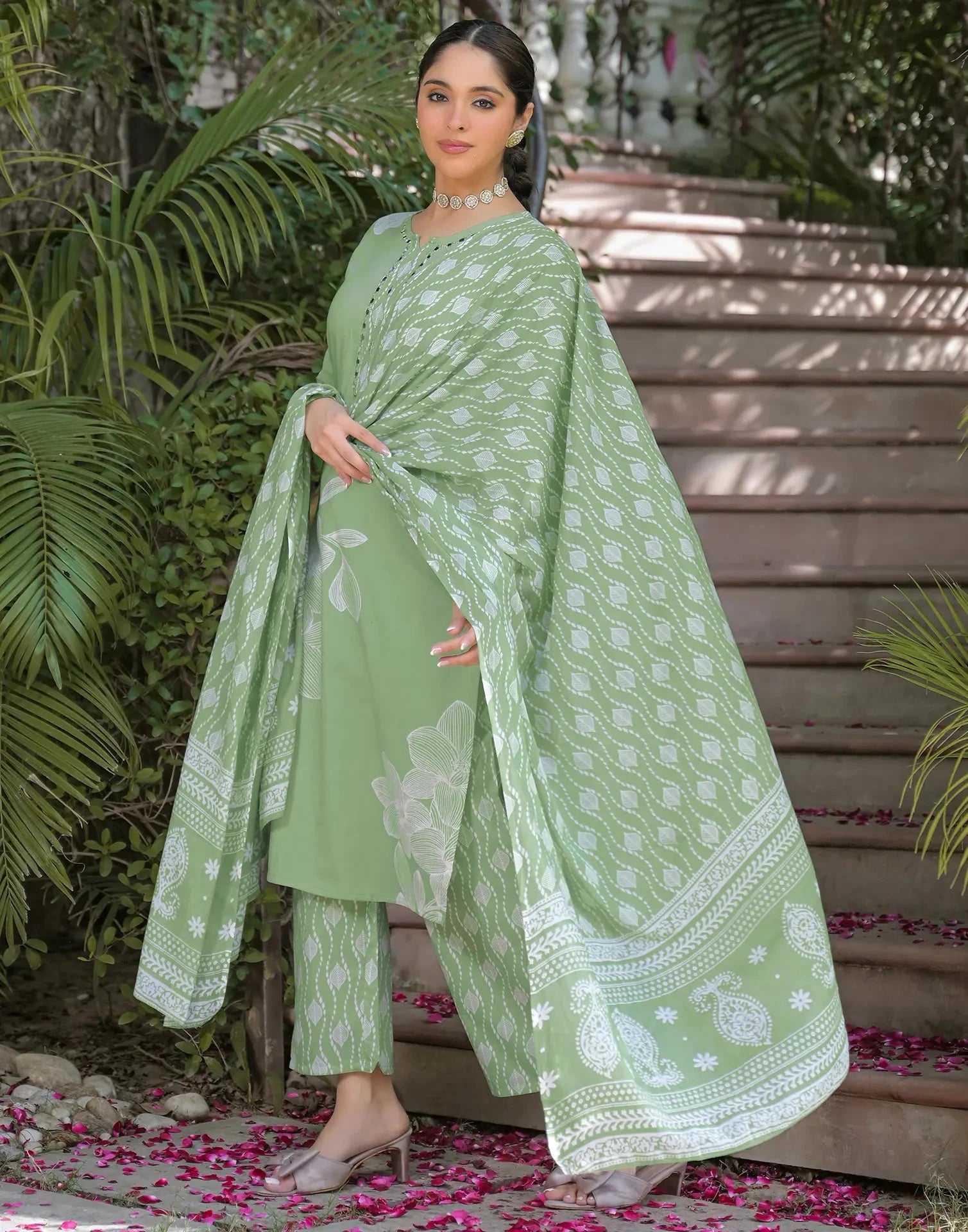 Skylee Viscose Rayon Floral Print Straight 3 Piece Kurta Set For Woman